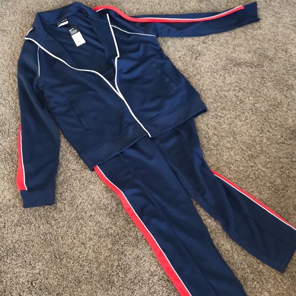 Mens large athletic suit - Picture 2 of 5